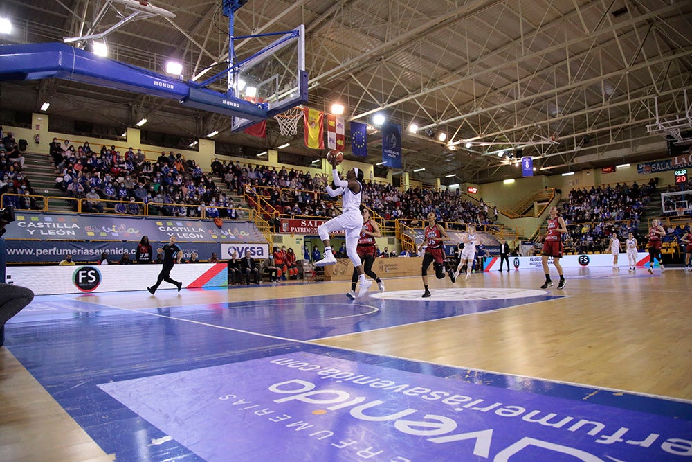 Un Avenida con corazón, compromiso y calidad se acerca a la Final-Four tras una exhibición ante Girona (77-63)