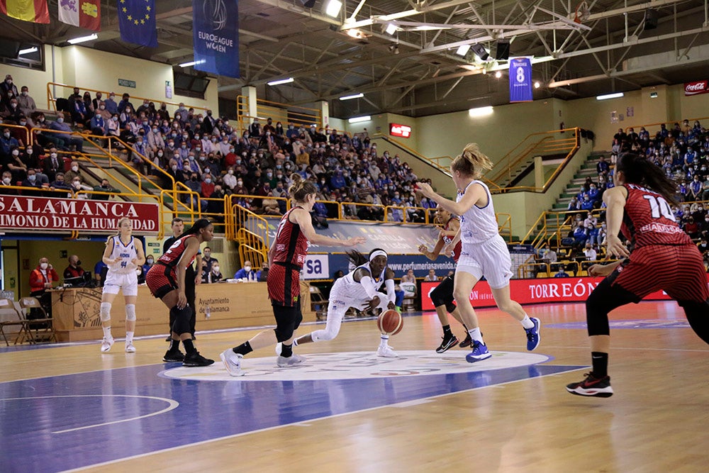 Un Avenida con corazón, compromiso y calidad se acerca a la Final-Four tras una exhibición ante Girona (77-63)