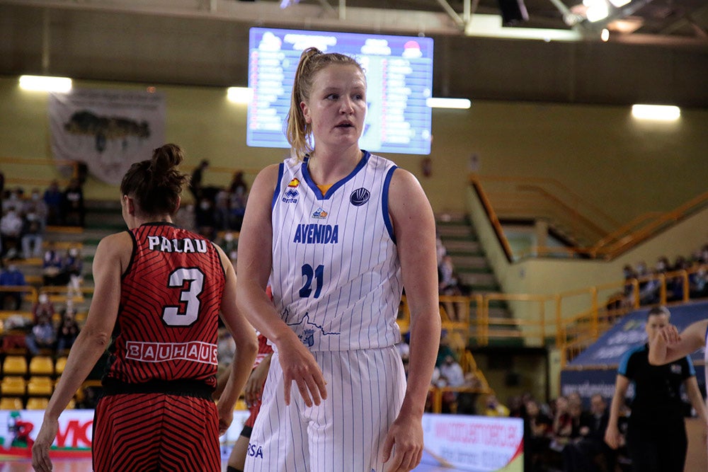 Un Avenida con corazón, compromiso y calidad se acerca a la Final-Four tras una exhibición ante Girona (77-63)