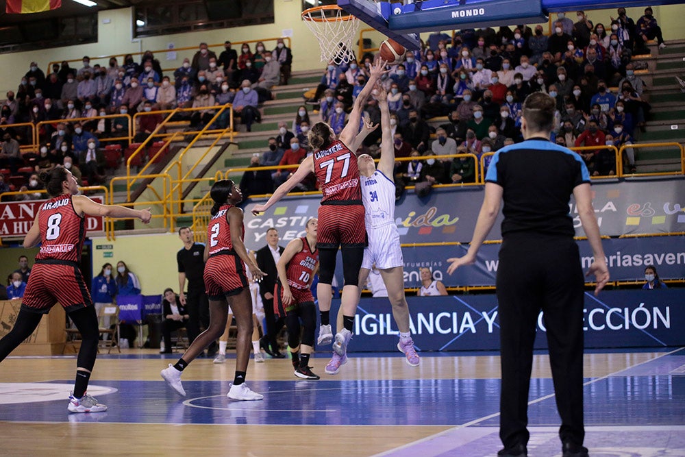 Un Avenida con corazón, compromiso y calidad se acerca a la Final-Four tras una exhibición ante Girona (77-63)