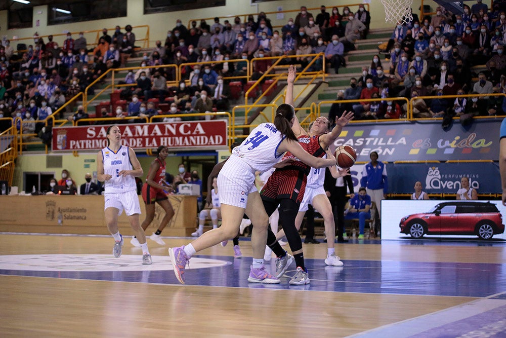 Un Avenida con corazón, compromiso y calidad se acerca a la Final-Four tras una exhibición ante Girona (77-63)