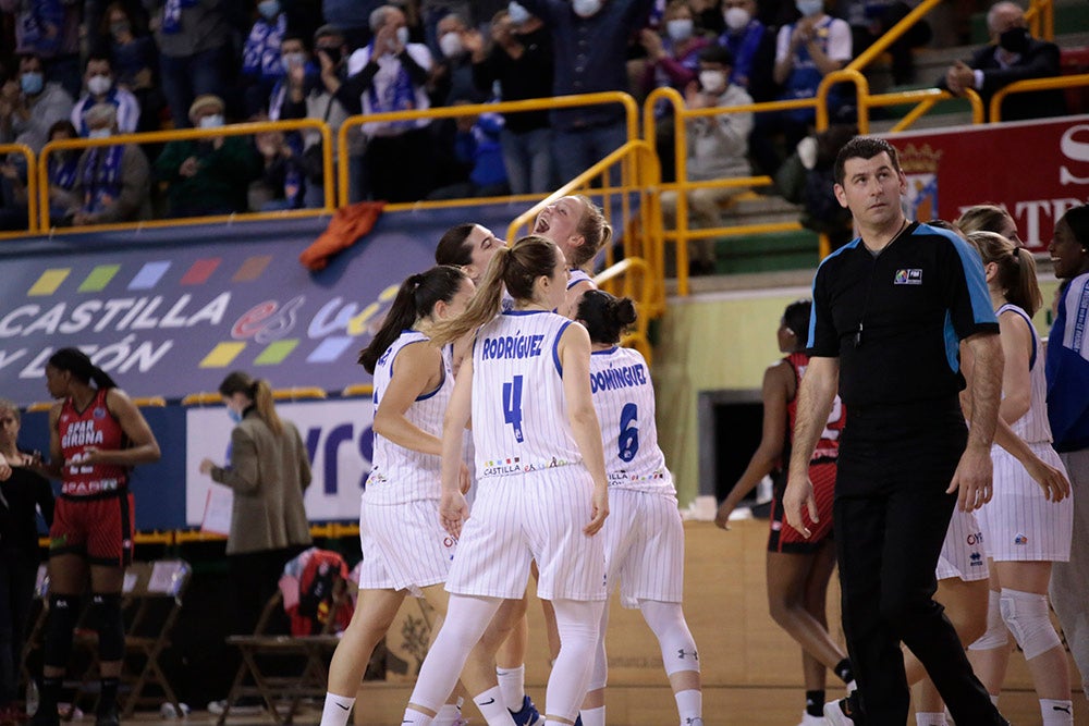 Un Avenida con corazón, compromiso y calidad se acerca a la Final-Four tras una exhibición ante Girona (77-63)