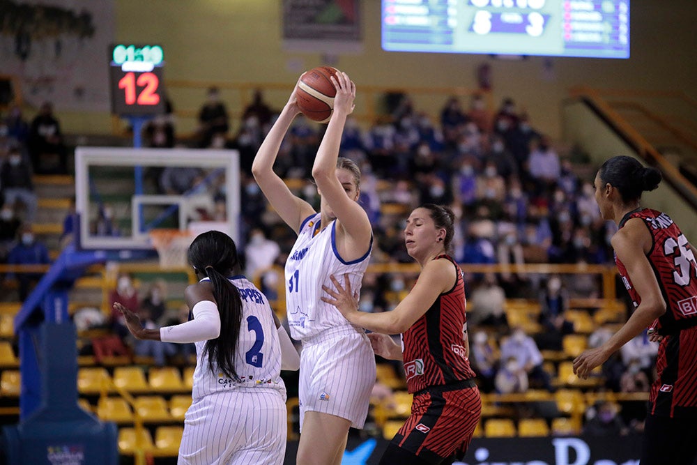 Un Avenida con corazón, compromiso y calidad se acerca a la Final-Four tras una exhibición ante Girona (77-63)