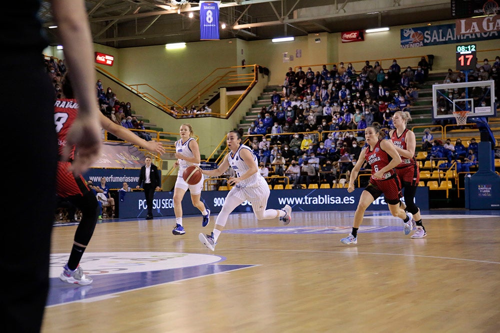 Un Avenida con corazón, compromiso y calidad se acerca a la Final-Four tras una exhibición ante Girona (77-63)