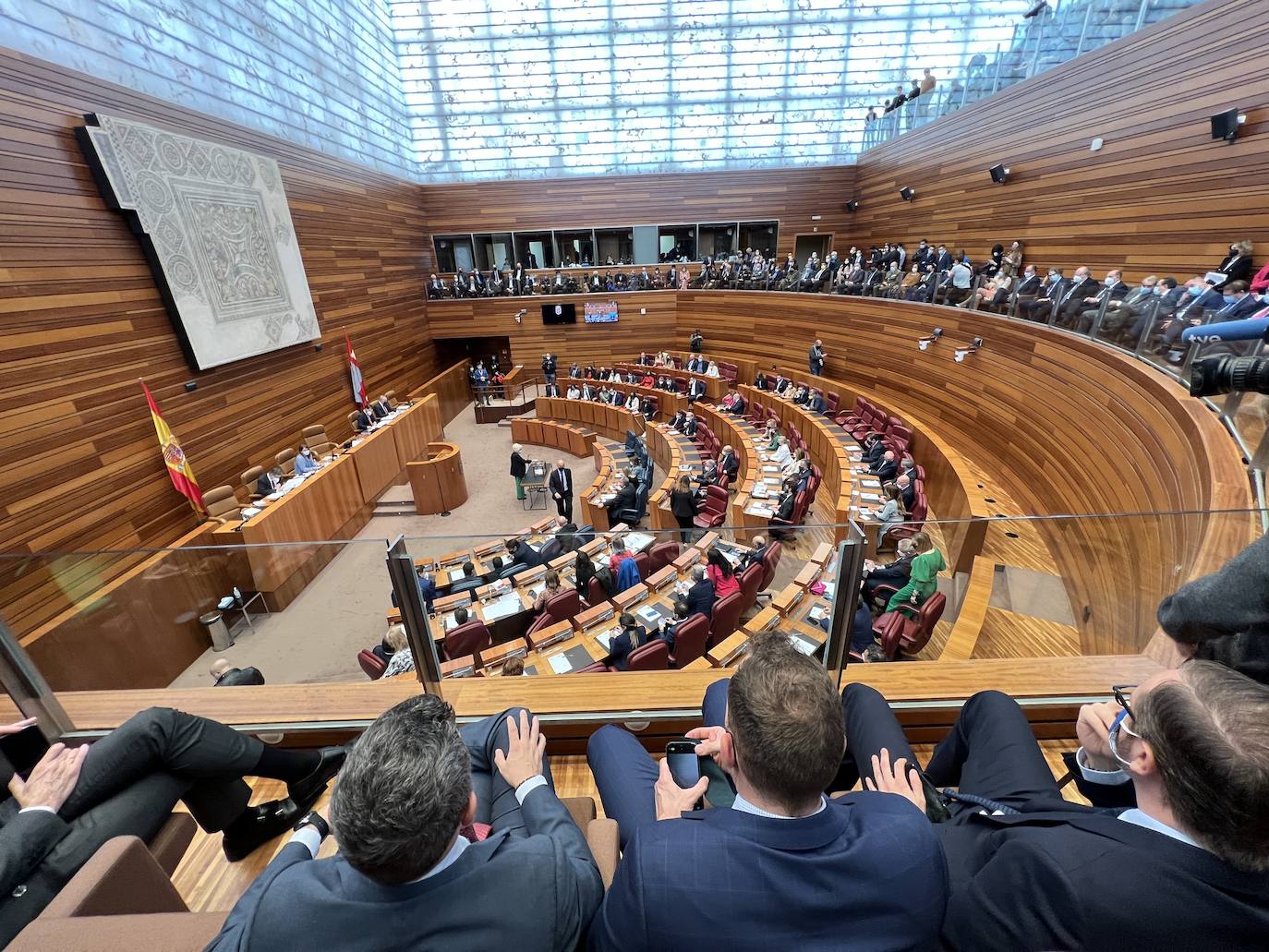 Diferentes momentos del acto de constitución de las Cortes. 