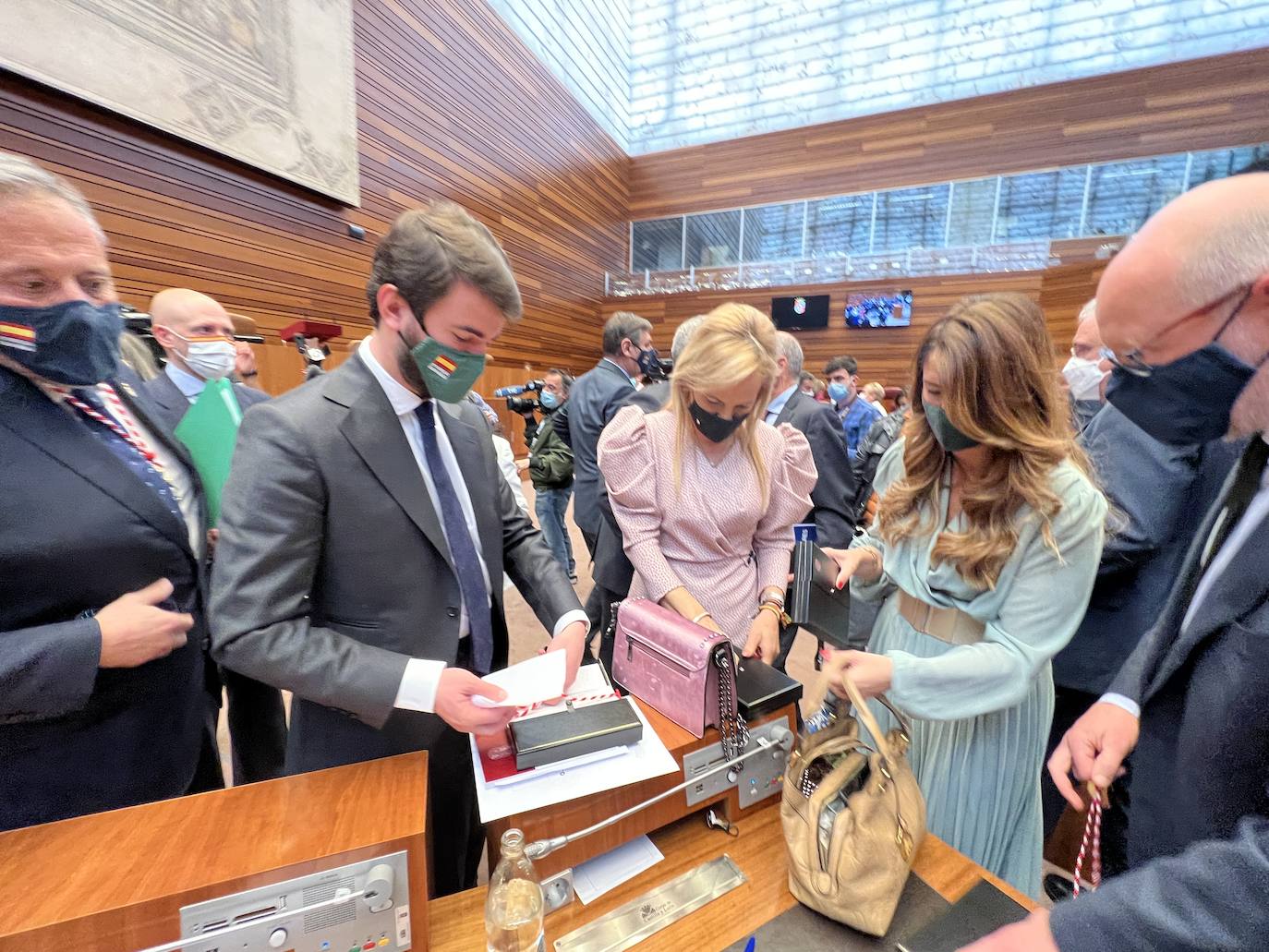 Diferentes momentos del acto de constitución de las Cortes. 