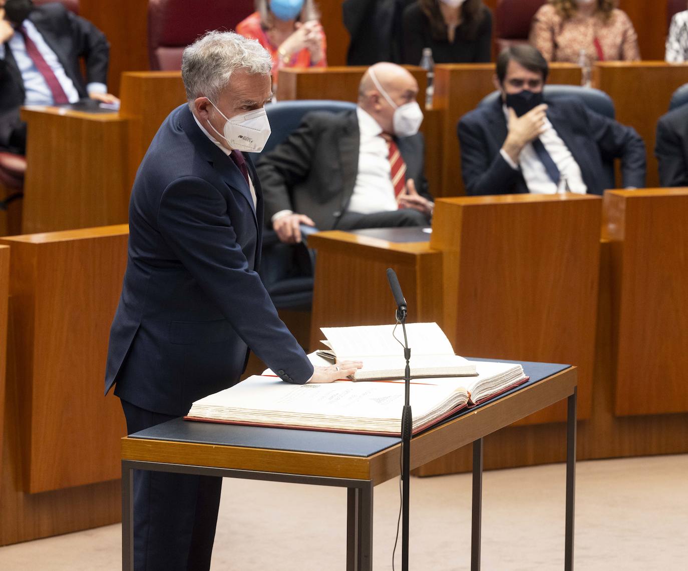 Diferentes momentos del acto de constitución de las Cortes. 