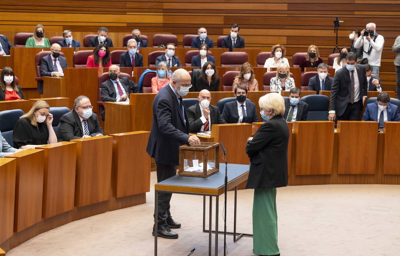 Diferentes momentos del acto de constitución de las Cortes. 