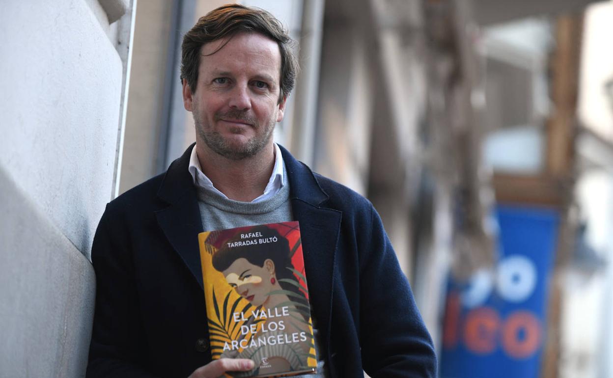 Rafael Tarradas Bultó, con 'El valle de los arcángeles, su nueva novela, en Valladolid. 