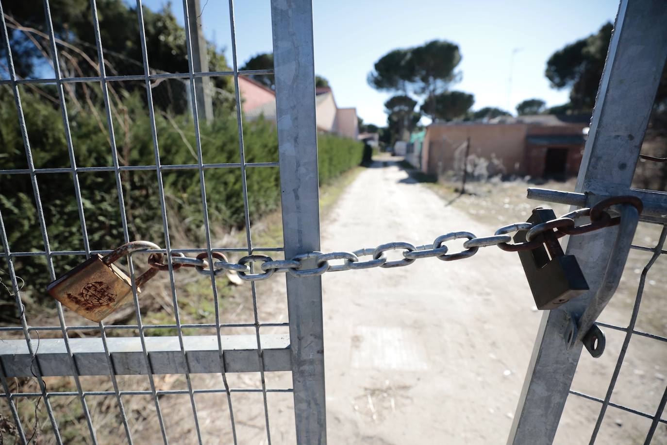 Entrada al chalé de 'El Manitas' en Traspinedo.