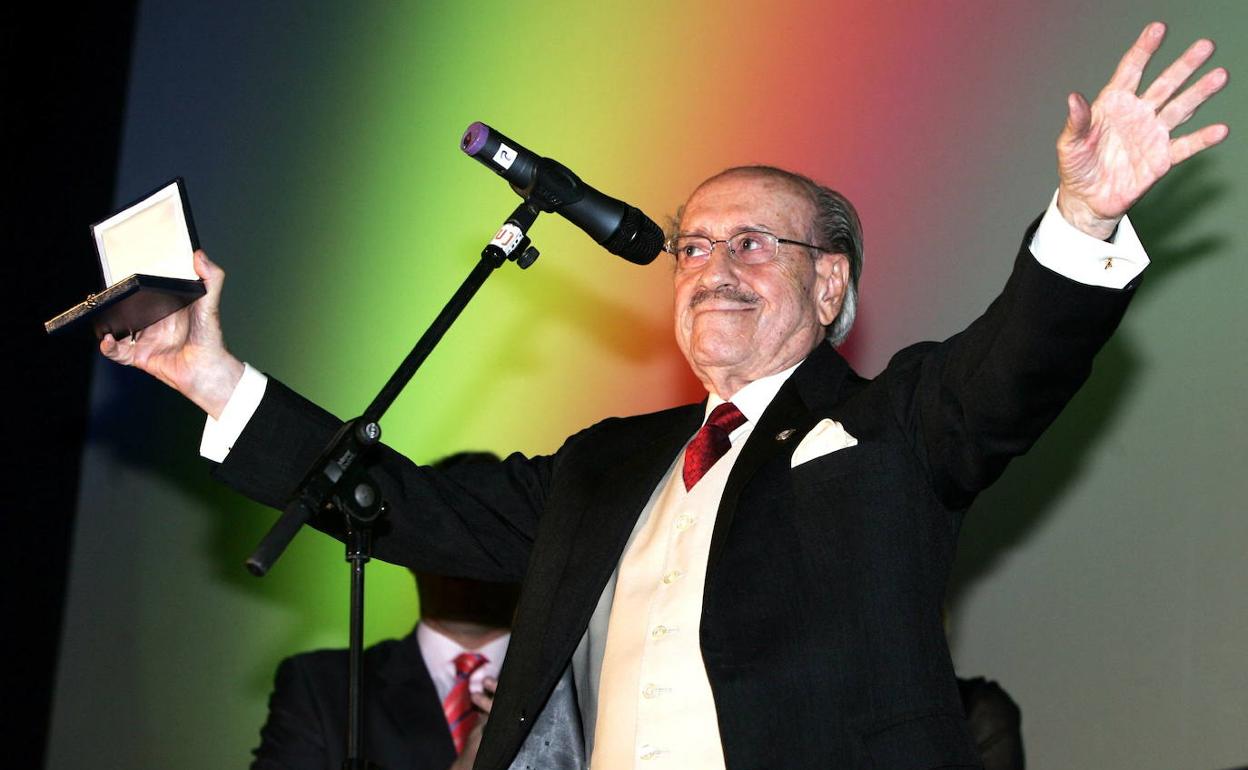 José Luis López Vázquez, tras recibir una Medalla de Honor en 2006.