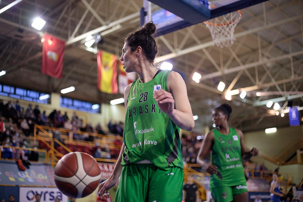 El CB Avenida alarga su esfuerzo frente a Araski antes de la batalla de Fontajau (75-56)