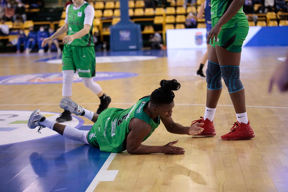 El CB Avenida alarga su esfuerzo frente a Araski antes de la batalla de Fontajau (75-56)