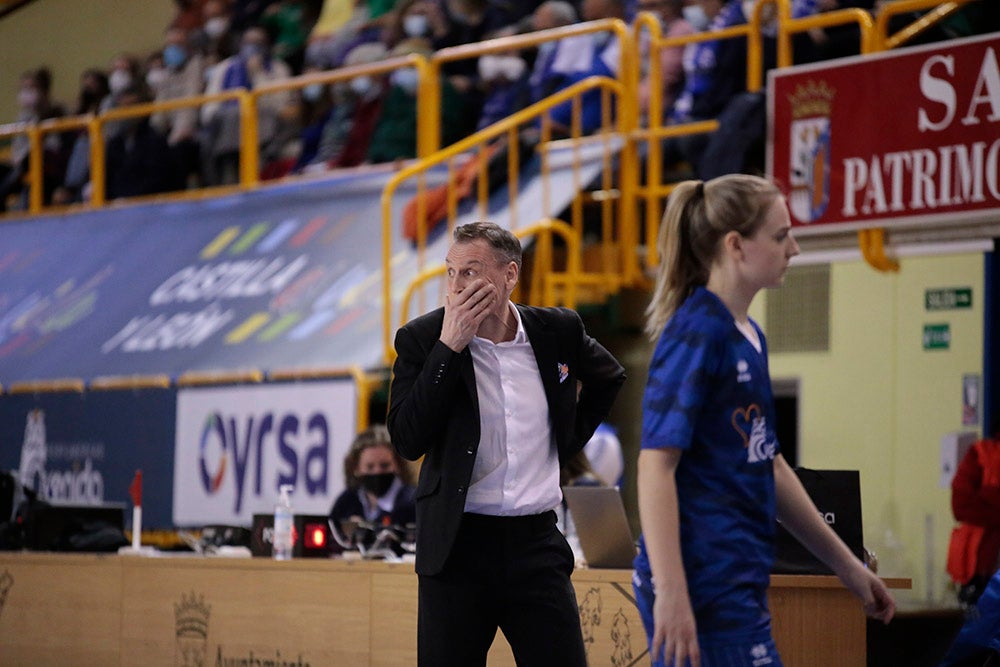 El CB Avenida alarga su esfuerzo frente a Araski antes de la batalla de Fontajau (75-56)
