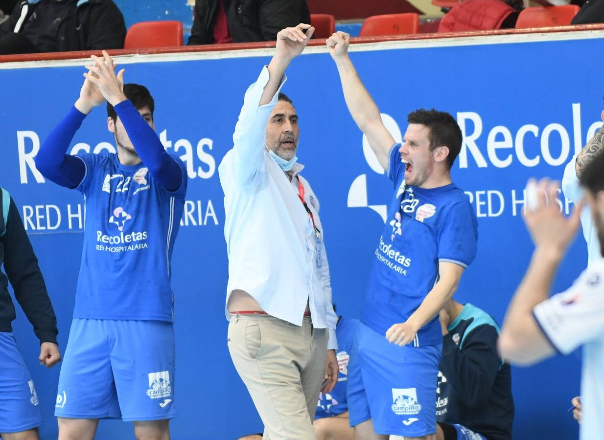 Fotos: El Recoletas Atlético Valladolid sale de puestos de descenso tras la victoria ante el Cangas (31-26)