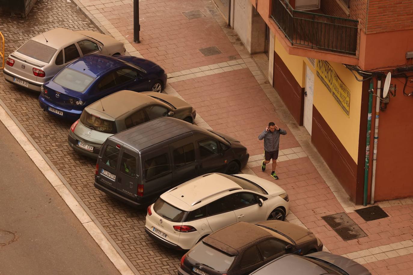 Fotos: La calima cubre Valladolid de un fino manto naranja (2/2)