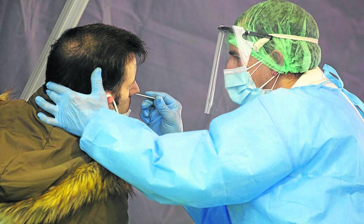 Toma de muestras para pruebas de covid en Laguna de Duero. 