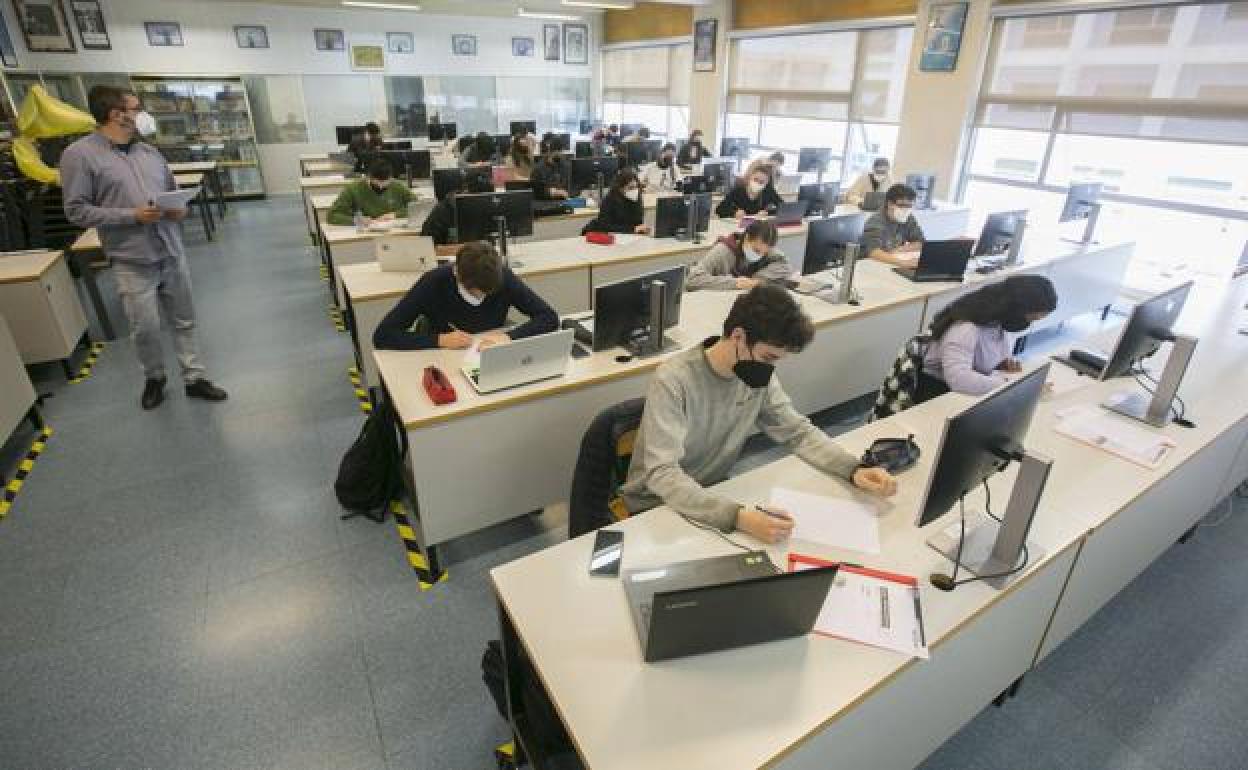 Estudiantes en la Universidad Politécnica de Valencia.