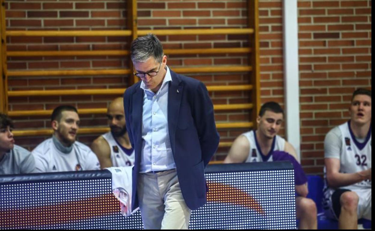 Roberto González este martes en el que ha sido su último partido al frente del RV Baloncesto. 