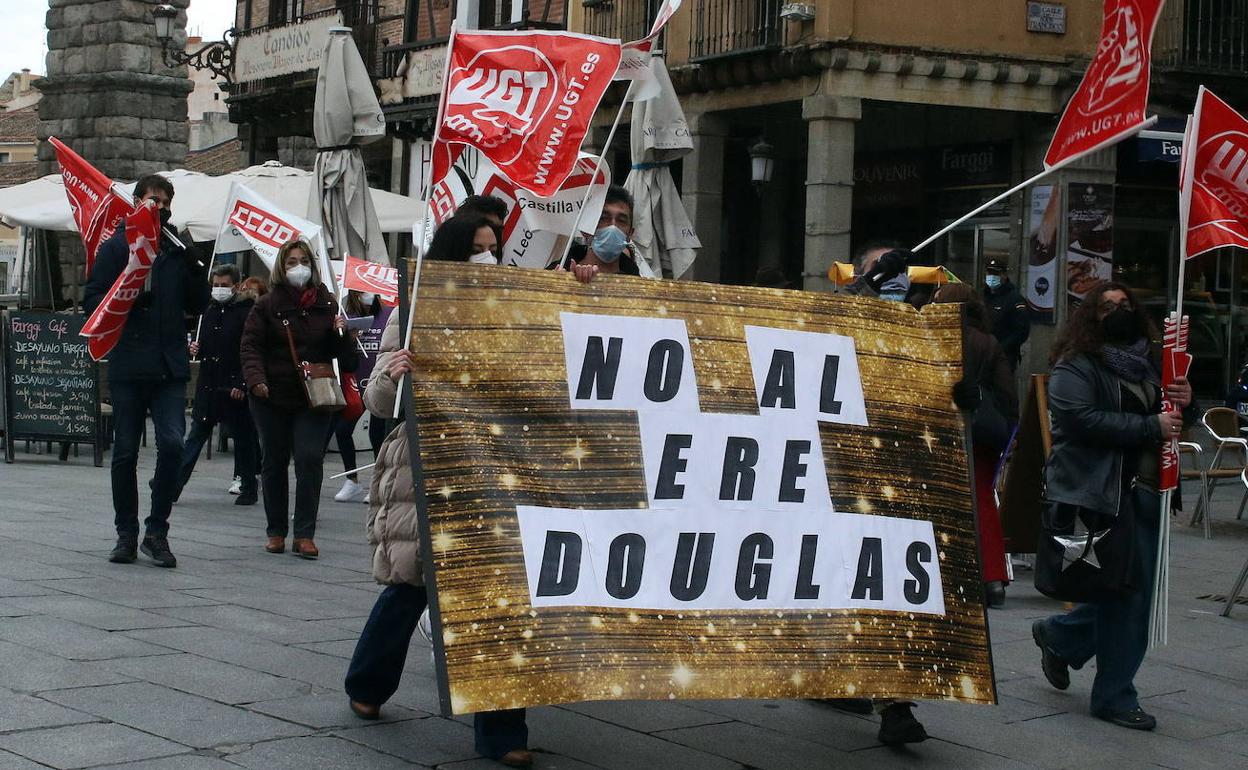 Concentración de trabajadores de Douglas en Segovia contra el anterior ERE que planteó la empresa. 