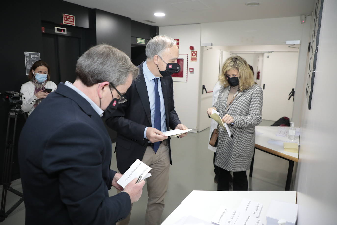 Fotos: Primera vuelta en la elección del rector de Valladolid