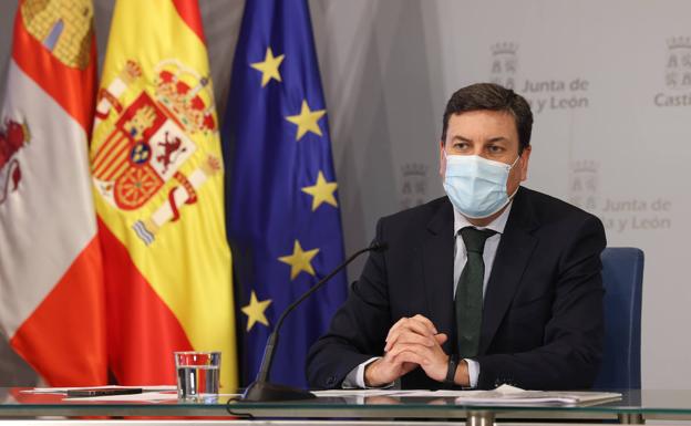 La Junta urge a Pedro Sánchez a bajar ya el IVA de los combustibles