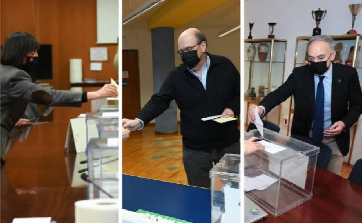 Los tres candidatos, durante las votaciones de hoy.