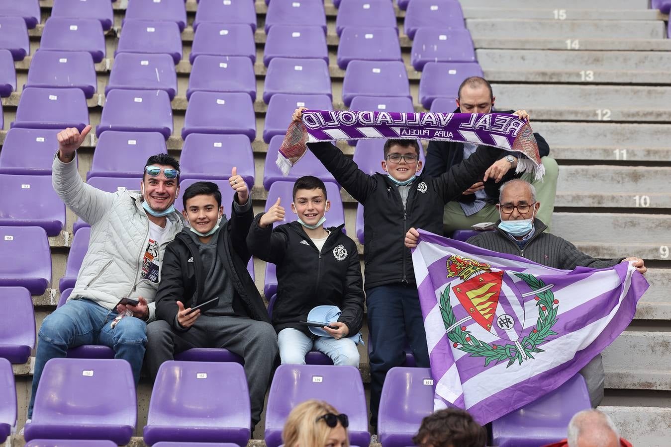 Fotos: Búscate en la grada del Zorrilla (I)