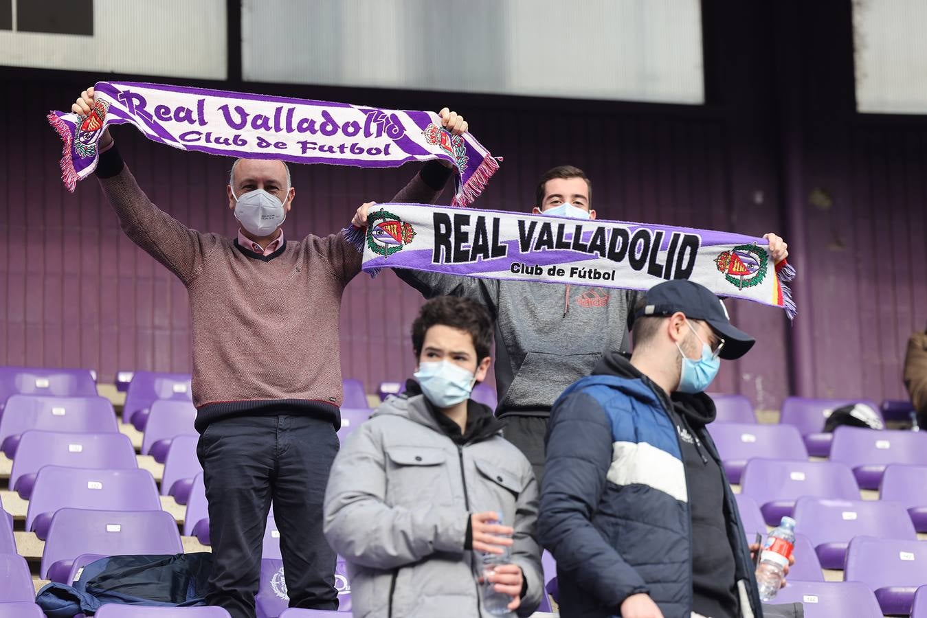 Fotos: Búscate en la grada del Zorrilla (I)