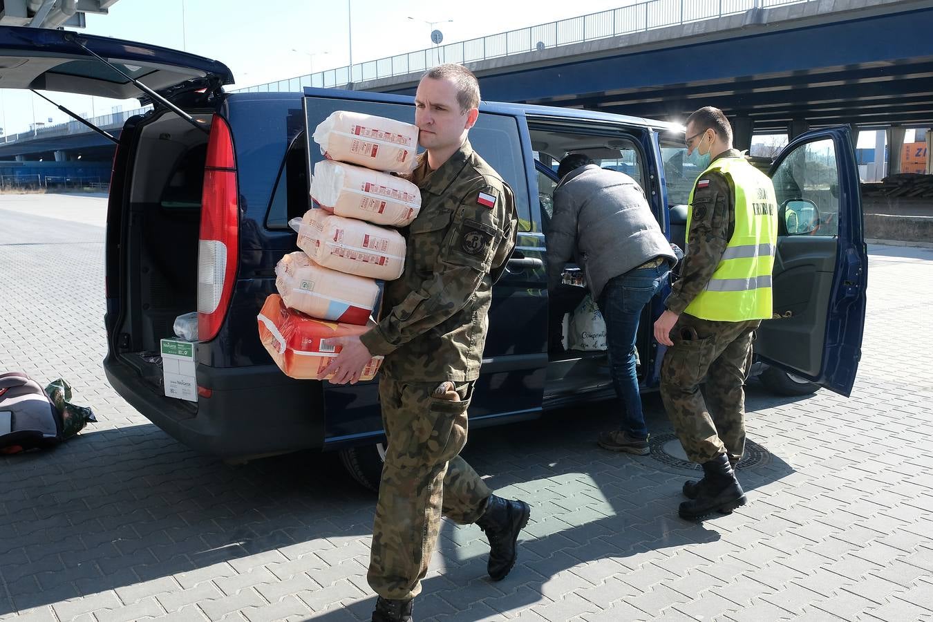 Fotos: Miles de refugiados duermen en las instalaciones de Varsovia
