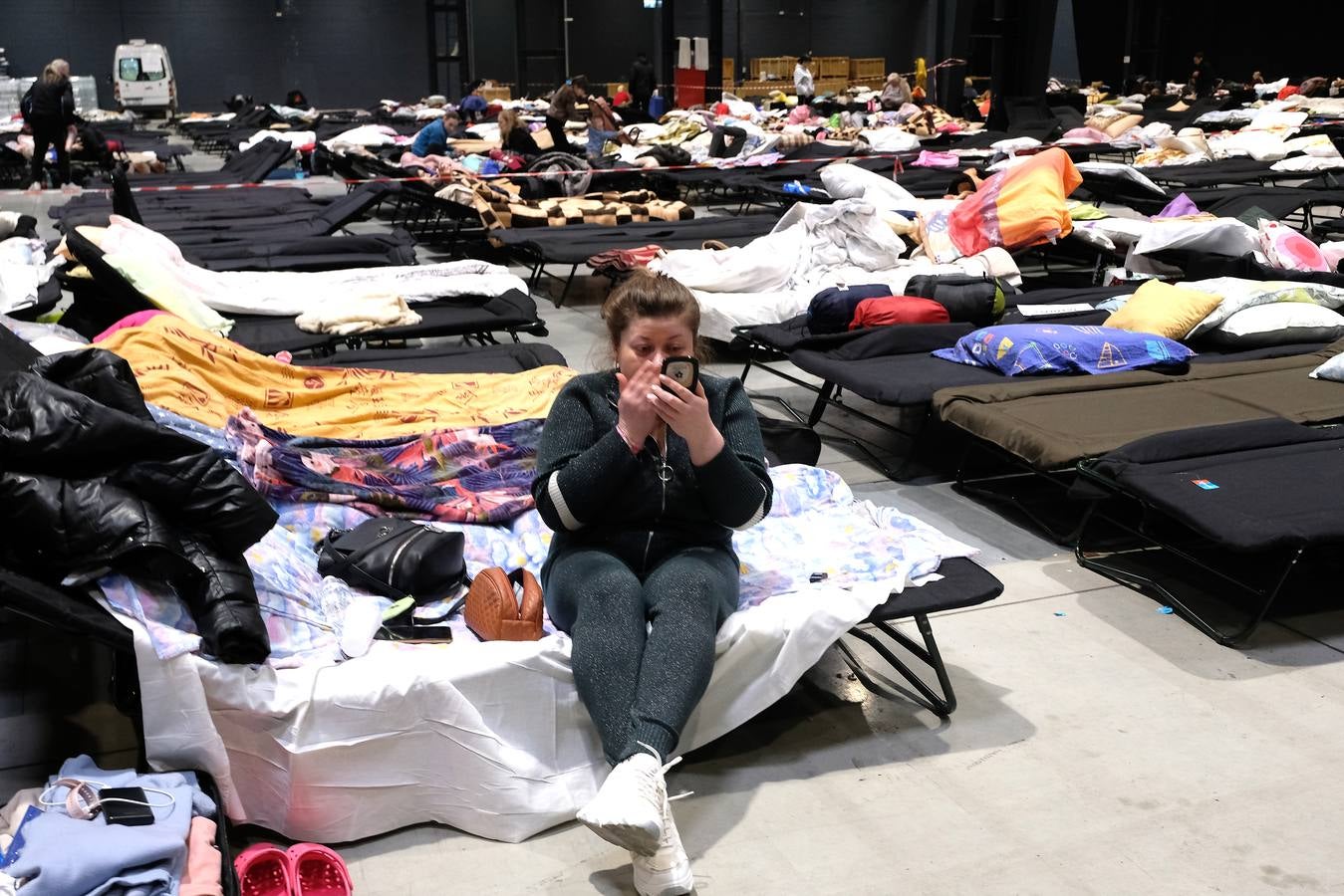 Fotos: Miles de refugiados duermen en las instalaciones de Varsovia
