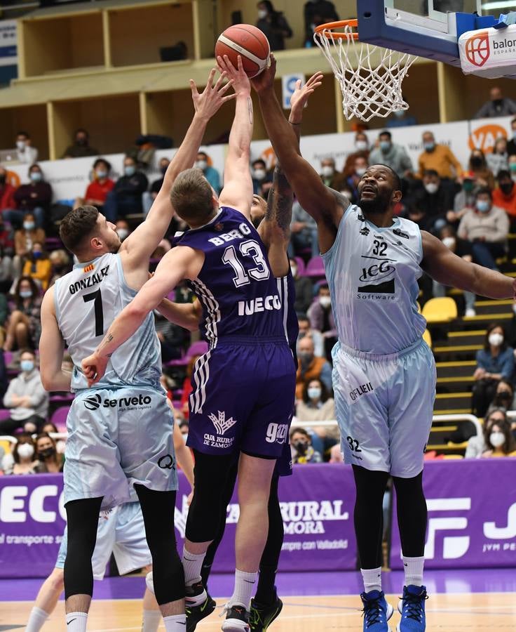 Fotos: El Real Valladolid Baloncesto renace tres derrotas después