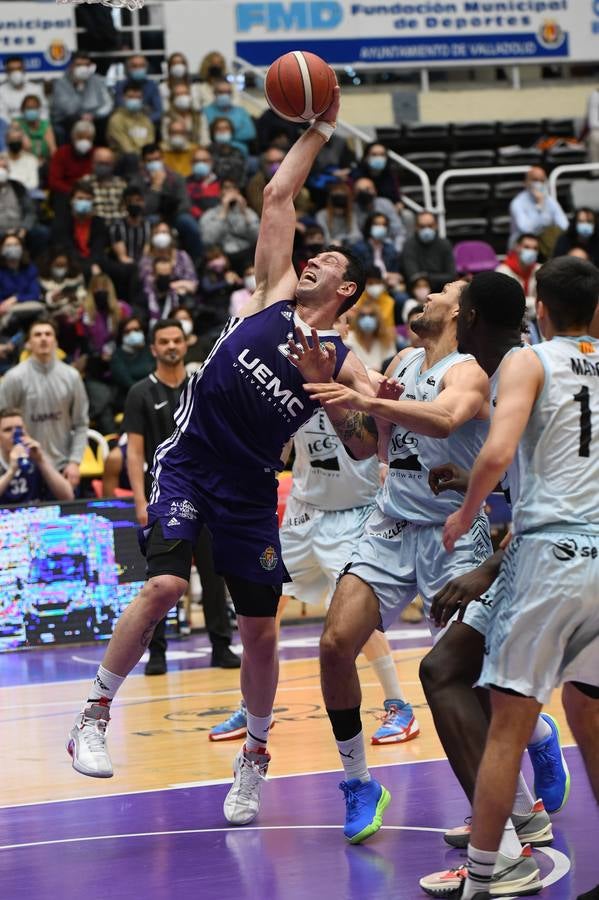 Fotos: El Real Valladolid Baloncesto renace tres derrotas después