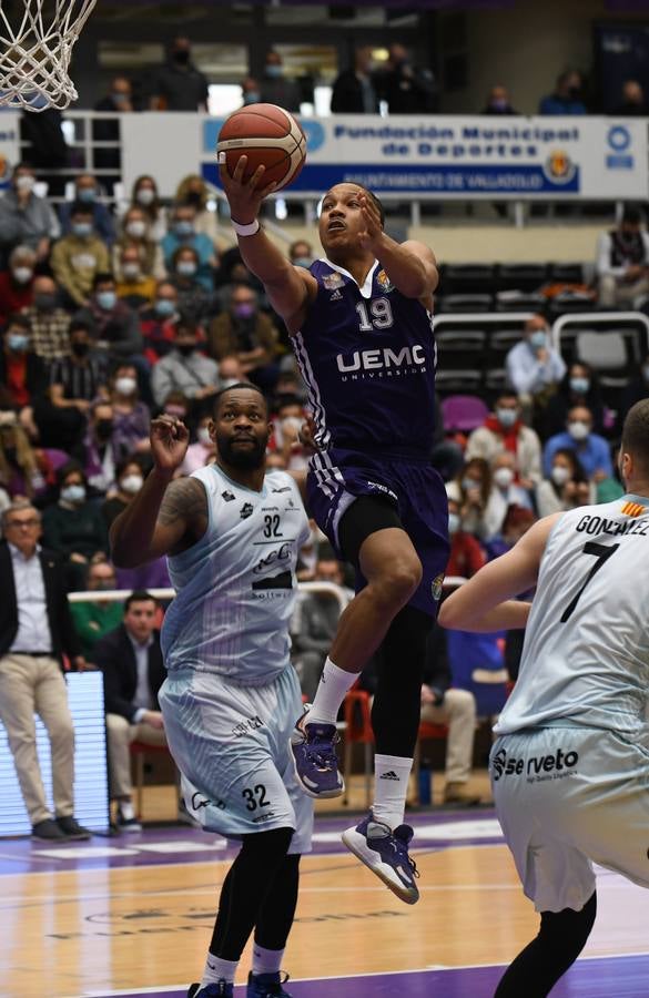 Fotos: El Real Valladolid Baloncesto renace tres derrotas después