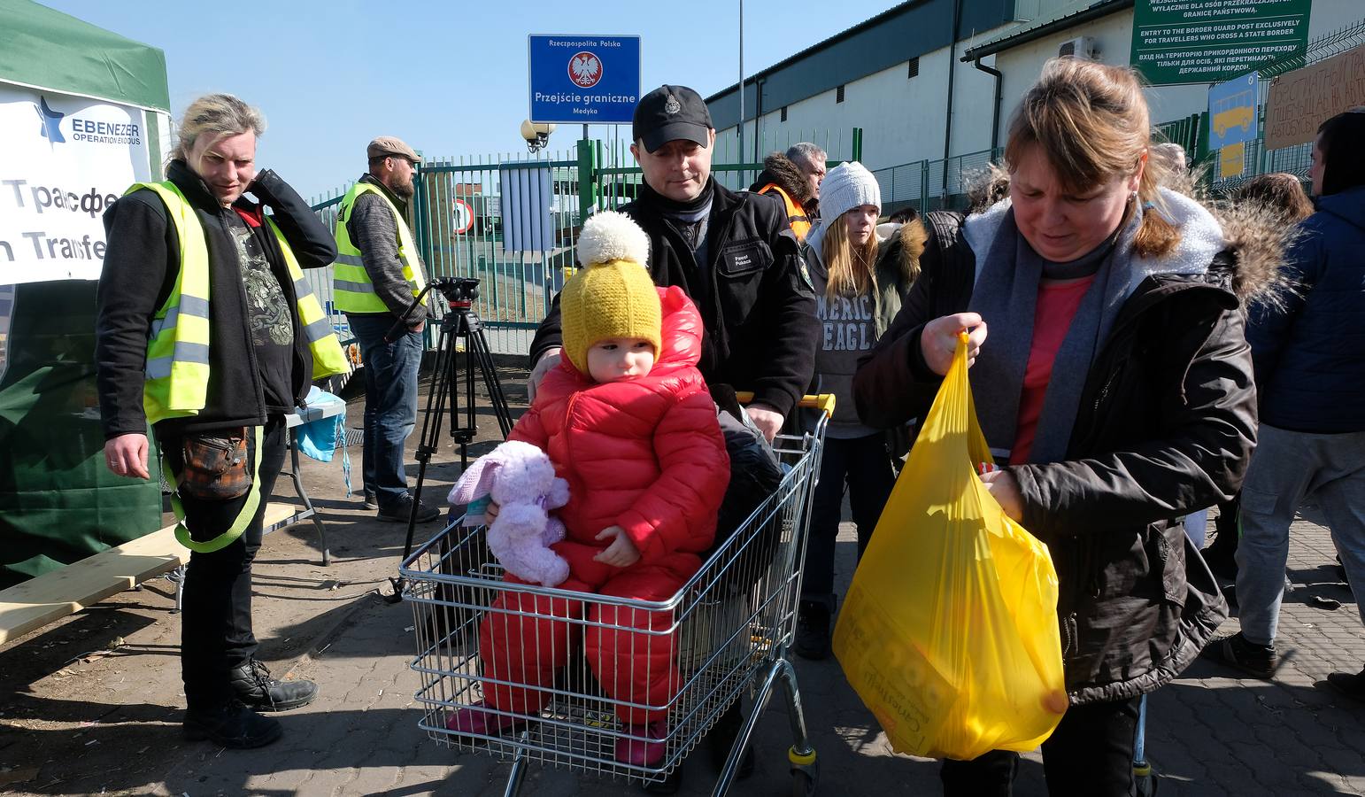 Refugiados ucranianos en la frontera entre Ucrania y Polonia.