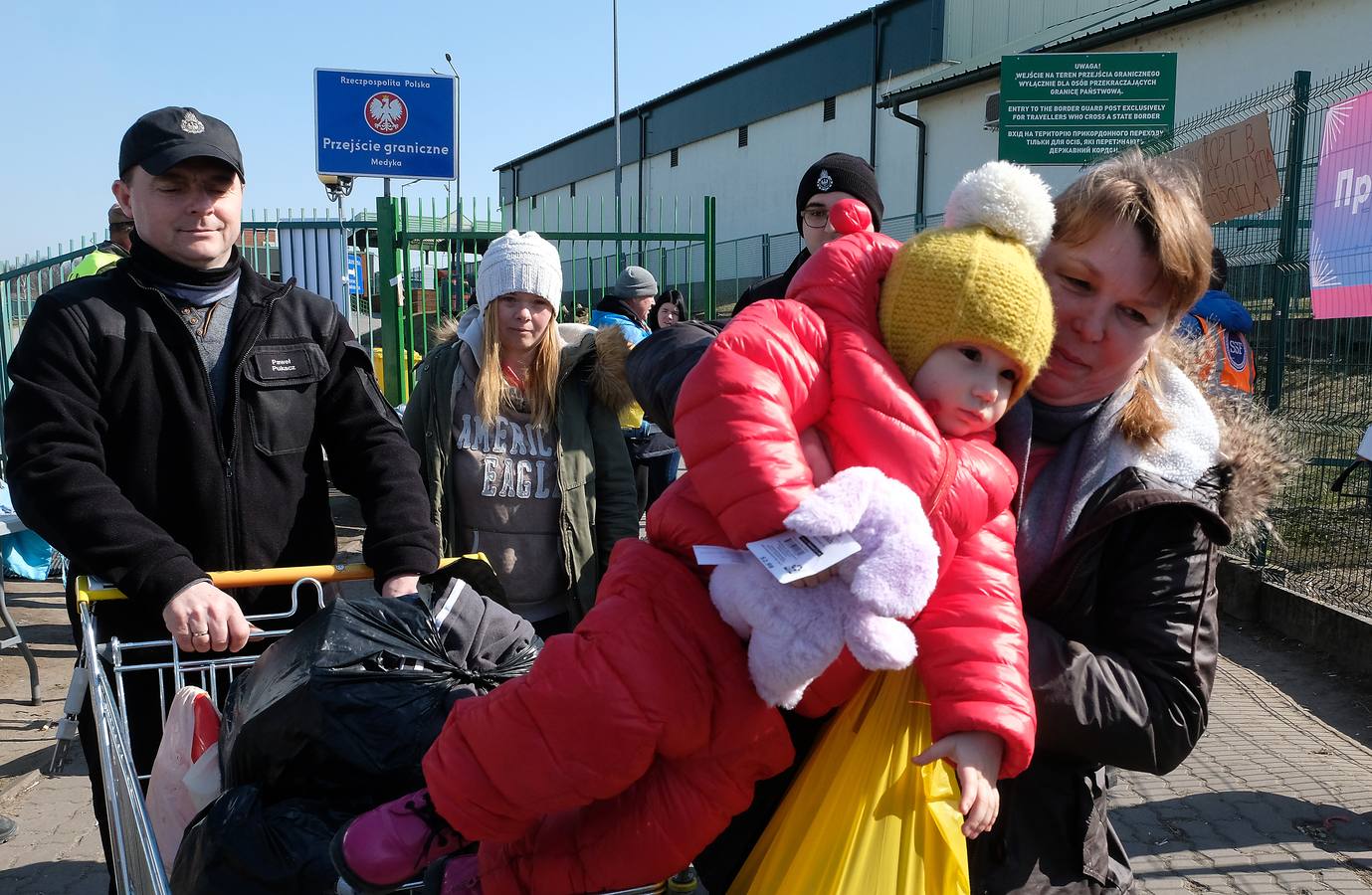 Refugiados ucranianos en la frontera entre Ucrania y Polonia.