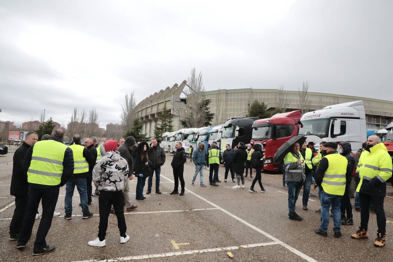 Fotos: Cientos de camiones circulan a escas velocidad por Valladolid