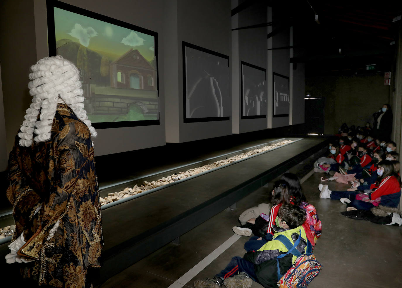 Más de 500 escolares celebran el Día Mundial del Agua con una visita al museo de la Dársena