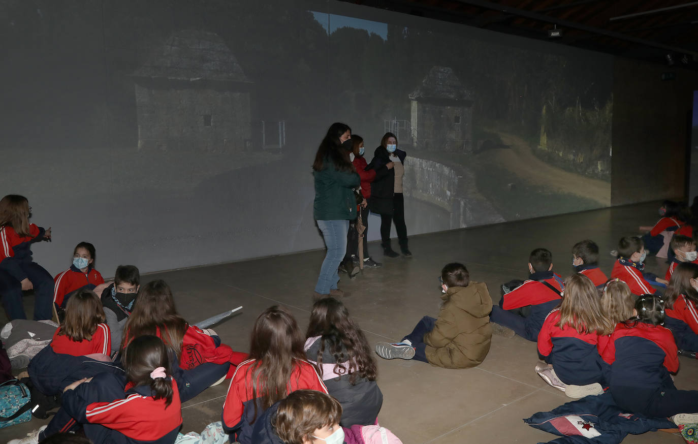 Más de 500 escolares celebran el Día Mundial del Agua con una visita al museo de la Dársena