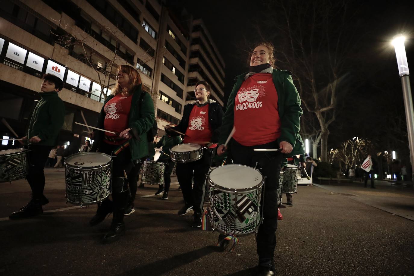 Diferentes momentos de la manifestación a su paso por las calles de Valladolid. 