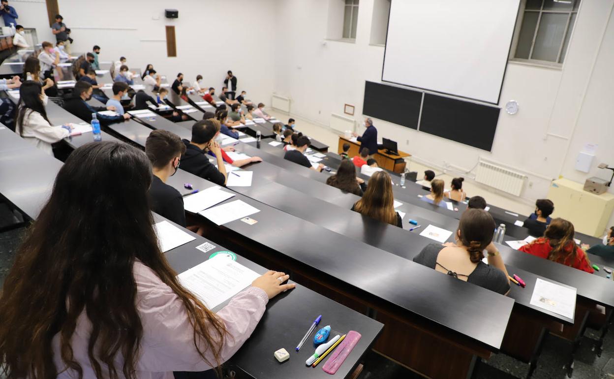 Alumnos que se presentaron a la prueba de acceso a la Universidad (EBAU) en Salamanca. 