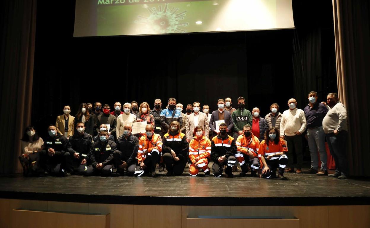 Representantes de los colectivos homenajeados este miércoles en el Auditorio de Peñafiel, 