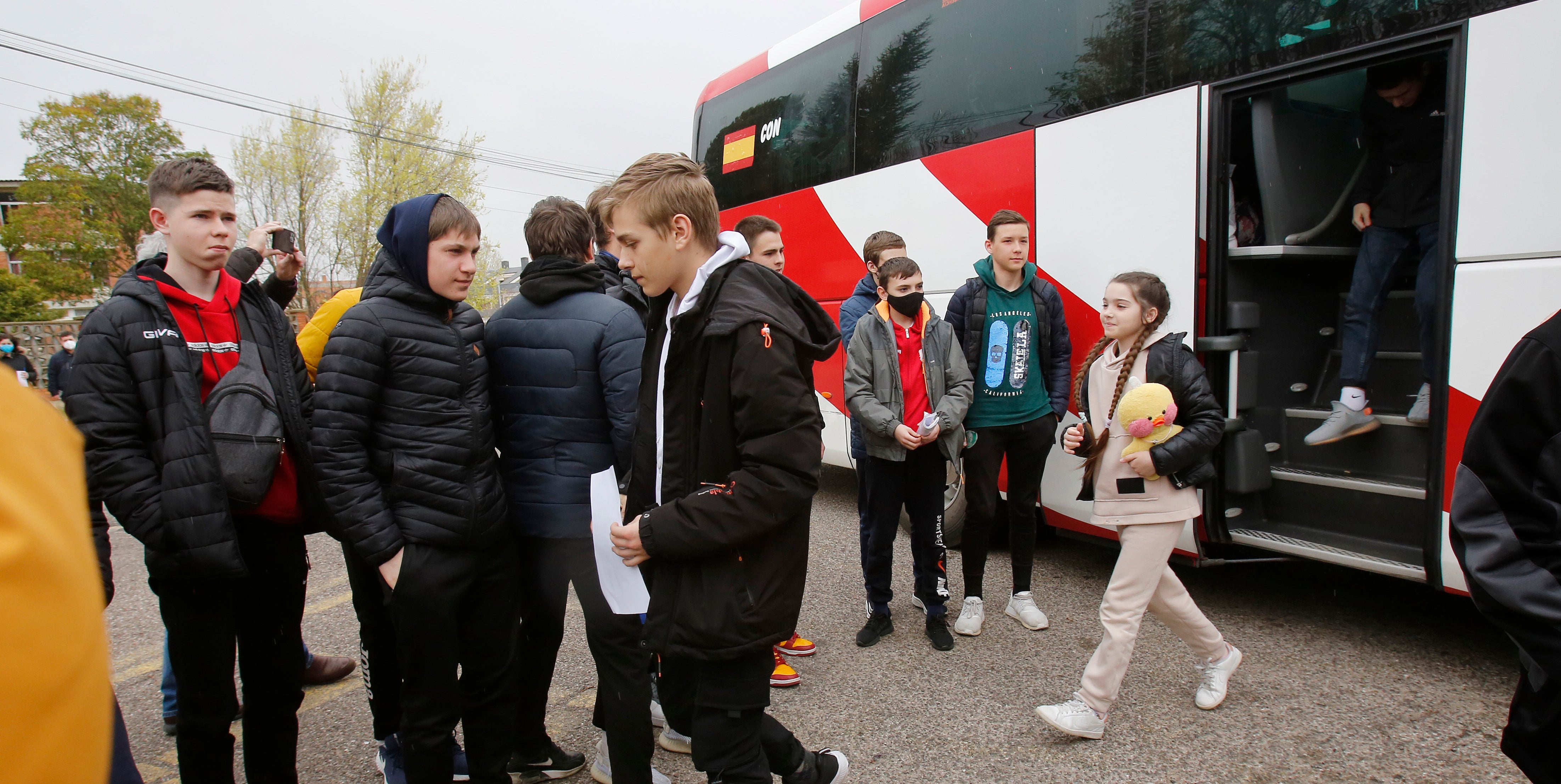 Fotos: Empresarios del polígono de Palencia traen a 46 ucranianos