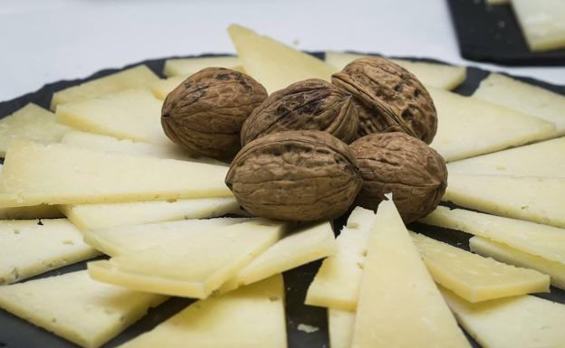 Quesos y nueces de empresas adheridas a Alimentos de Valladolid. 