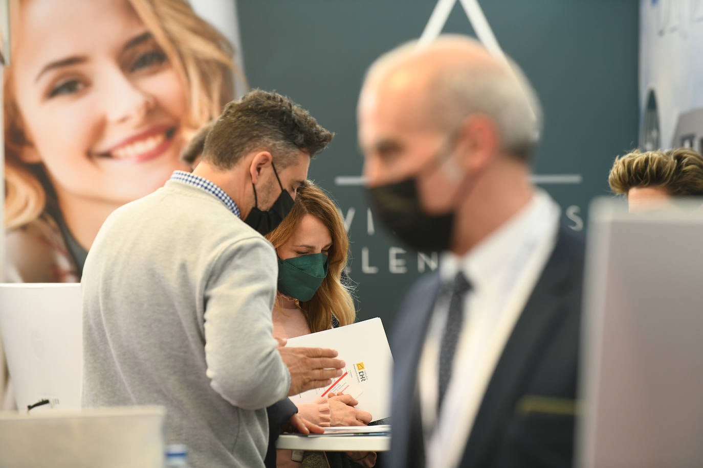 Fotos: Jornada del sábado en la Feria Inmobiliaria de Primavera de Valladolid (FIVA) 2022 (1 de 2)