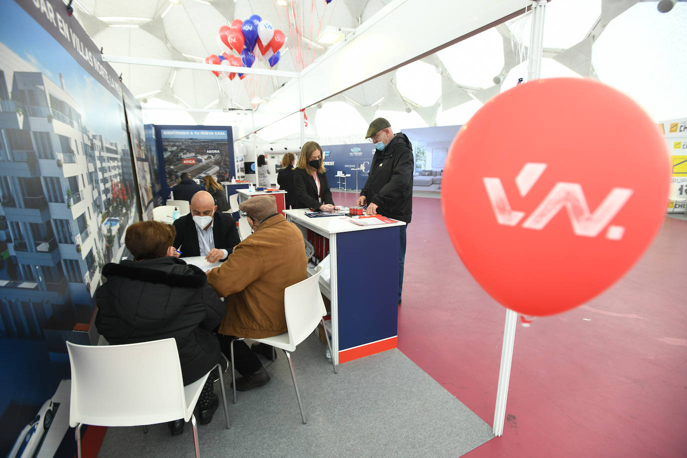 Fotos: Jornada del sábado en la Feria Inmobiliaria de Primavera de Valladolid (FIVA) 2022 (1 de 2)