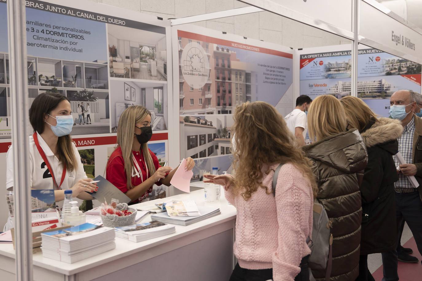 Fotos: Jornada del sábado en la Feria Inmobiliaria de Primavera de Valladolid (FIVA) 2022 (2 de 2)