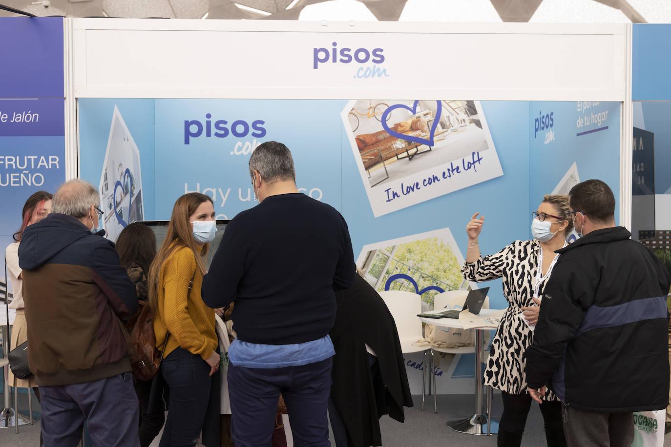 Fotos: Jornada del sábado en la Feria Inmobiliaria de Primavera de Valladolid (FIVA) 2022 (2 de 2)