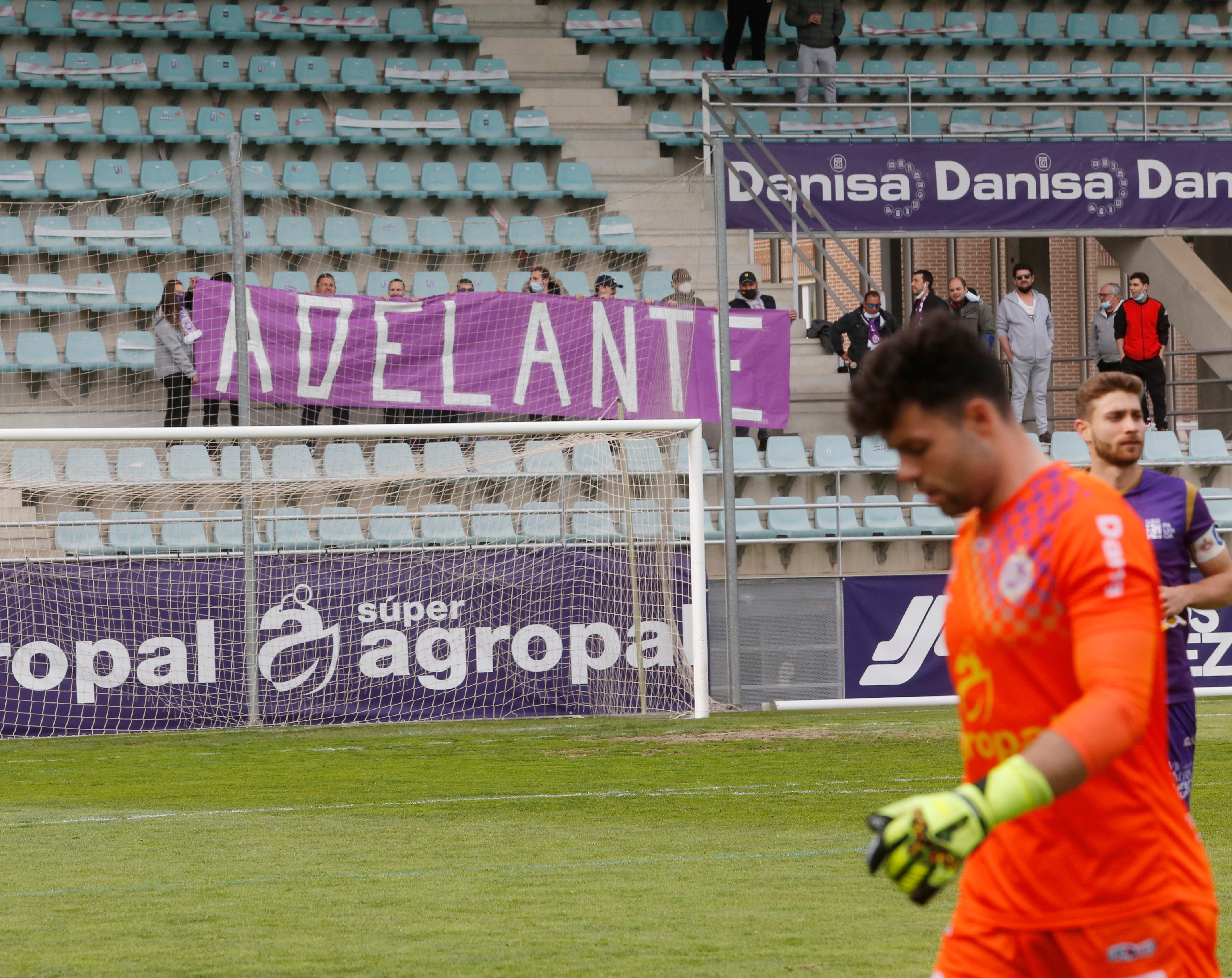 Palencia Cristo Atlético 1 - 1 CD Arenteiro