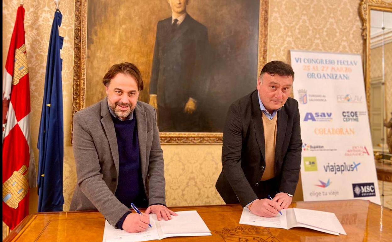 Fernando Castaño y Jerónimo Fernández, firman el convenio
